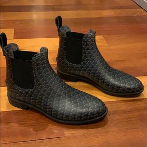 Patterned Joules Chelsea-style ankle rain boots